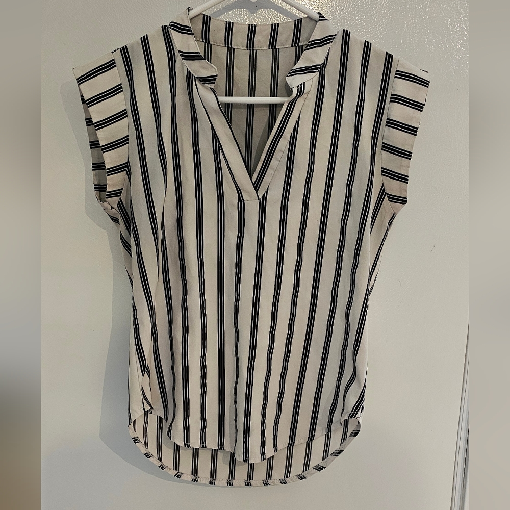 White and black small blouse